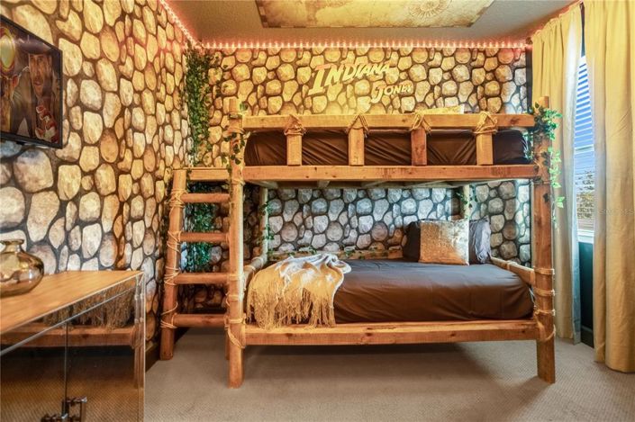 Image No.40-10 Bed House for sale