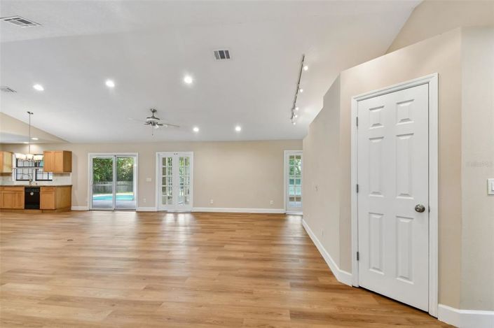 Image No.10-4 Bed House for sale