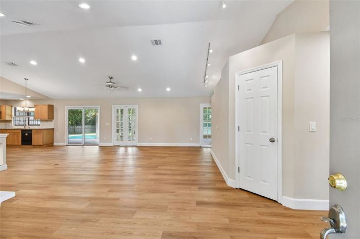 Image No.8-4 Bed House for sale
