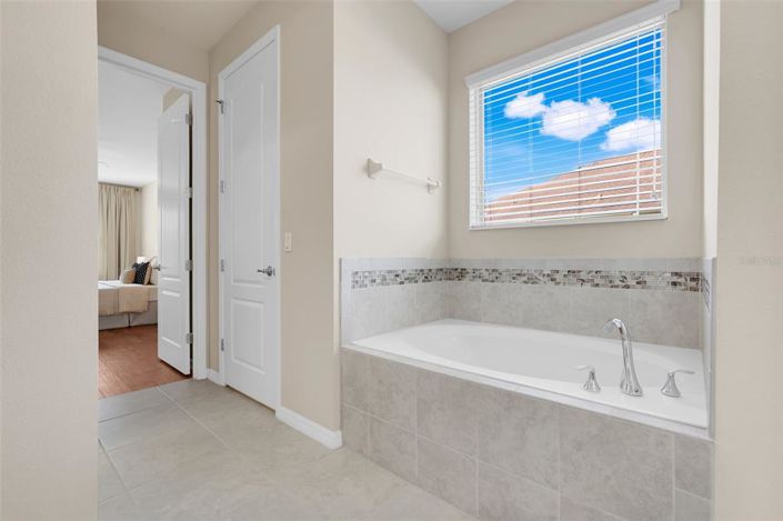 Image No.20-4 Bed House for sale