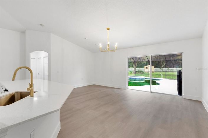 Image No.17-4 Bed House for sale