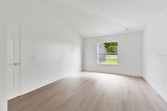 Image No.21-4 Bed House for sale