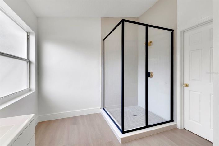 Image No.25-4 Bed House for sale