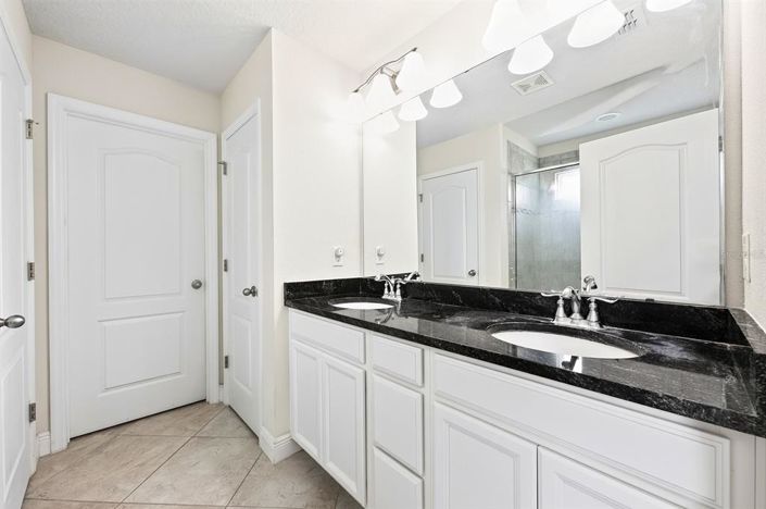 Image No.12-3 Bed House for sale