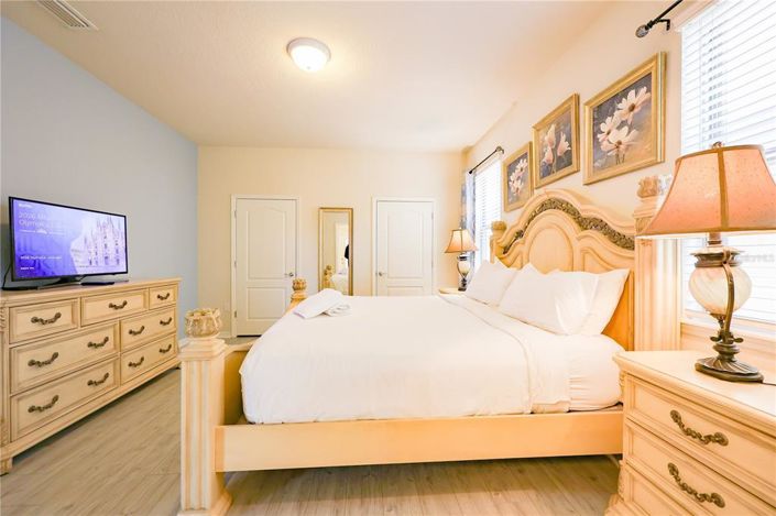 Image No.28-8 Bed House for sale