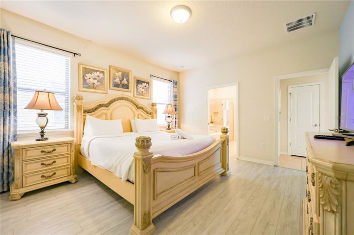 Image No.29-8 Bed House for sale
