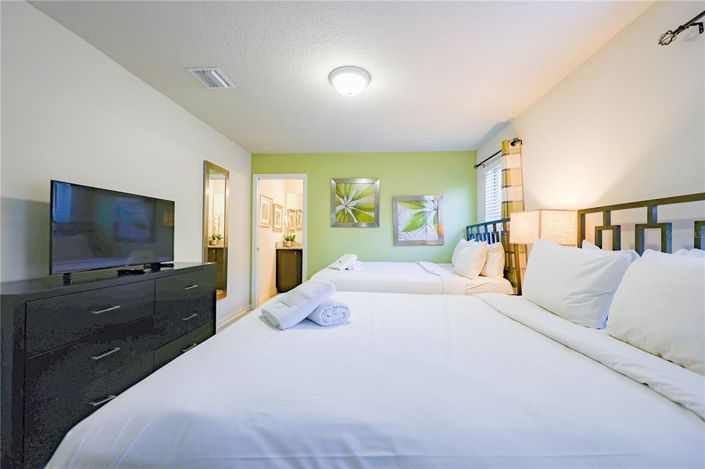 Image No.38-8 Bed House for sale