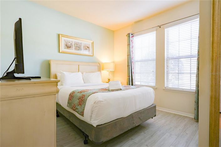 Image No.4-8 Bed House for sale