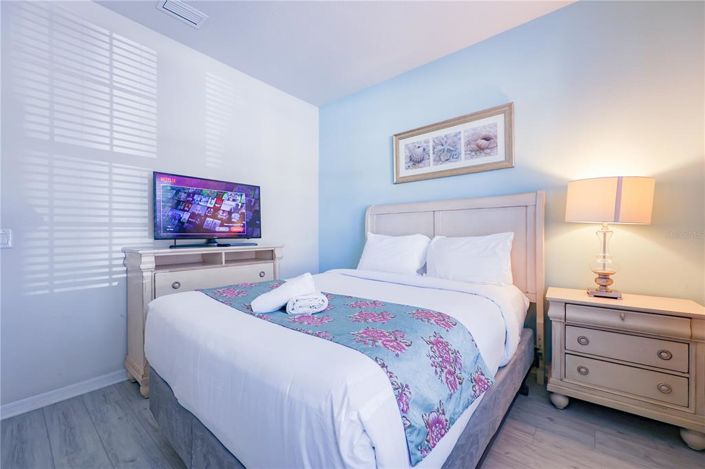 Image No.5-8 Bed House for sale