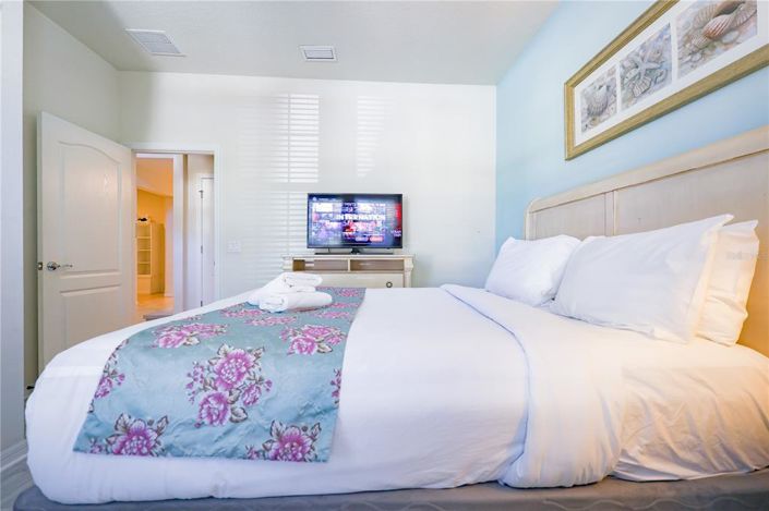 Image No.6-8 Bed House for sale