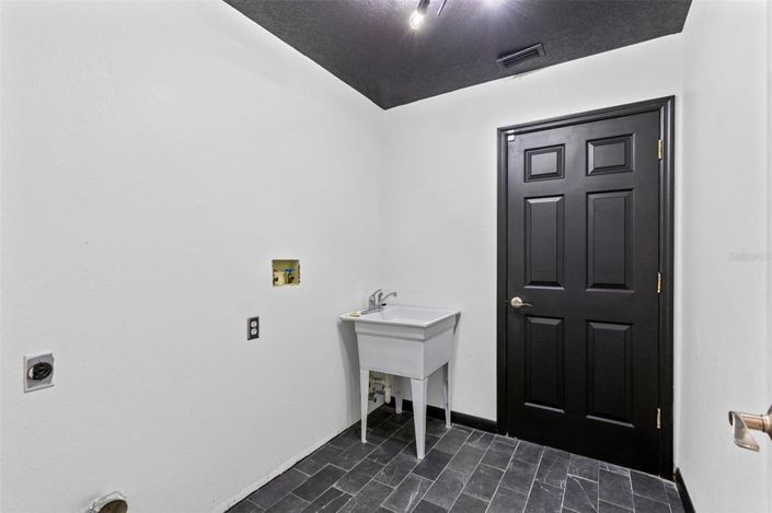 Image No.22-4 Bed House for sale