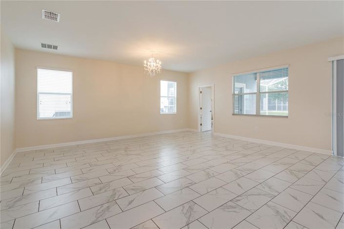 Image No.5-6 Bed House for sale