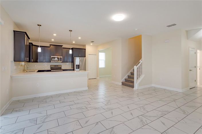 Image No.8-6 Bed House for sale