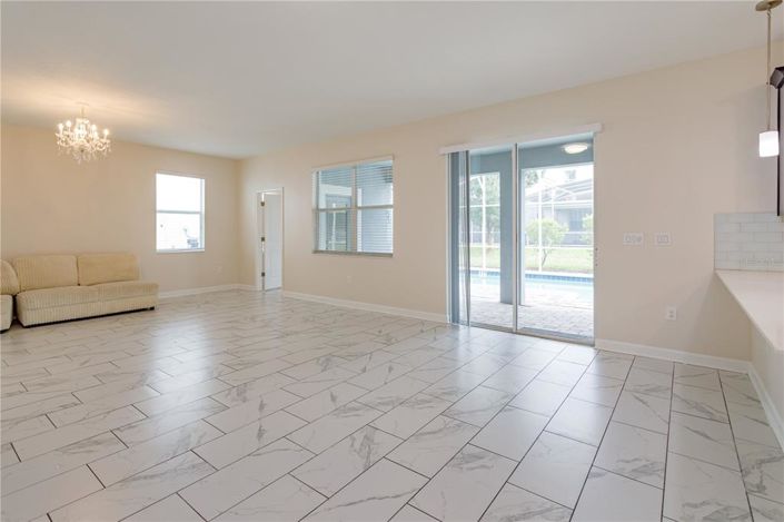 Image No.9-6 Bed House for sale