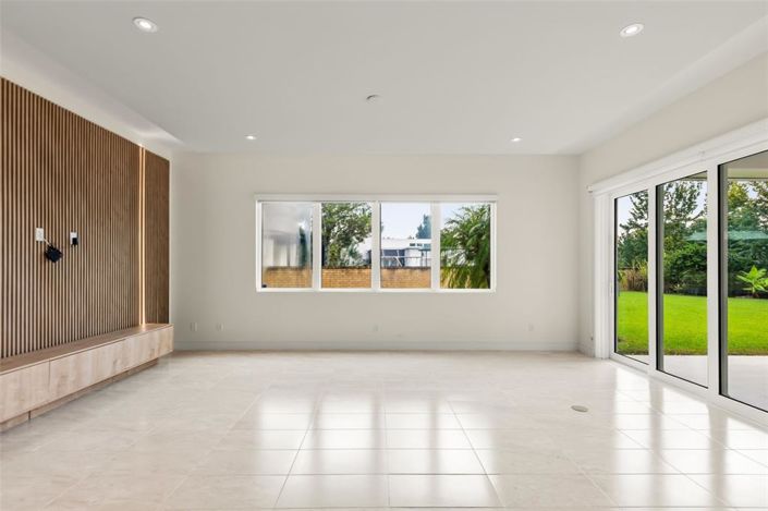 Image No.13-5 Bed House for sale