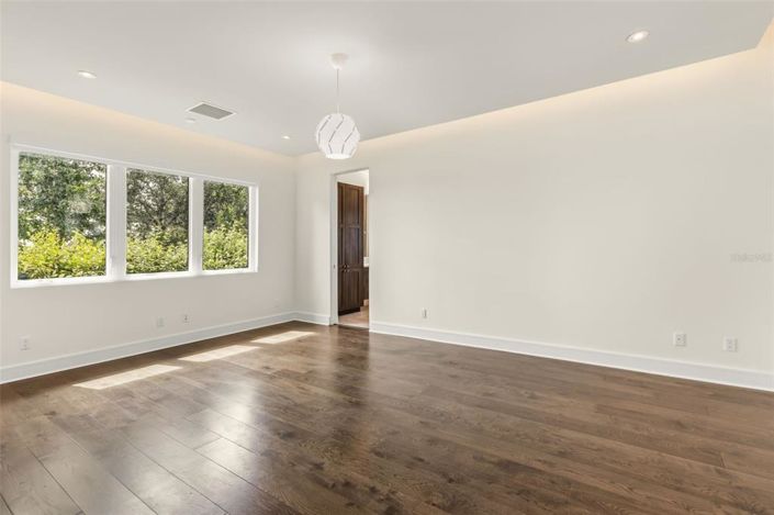 Image No.15-5 Bed House for sale