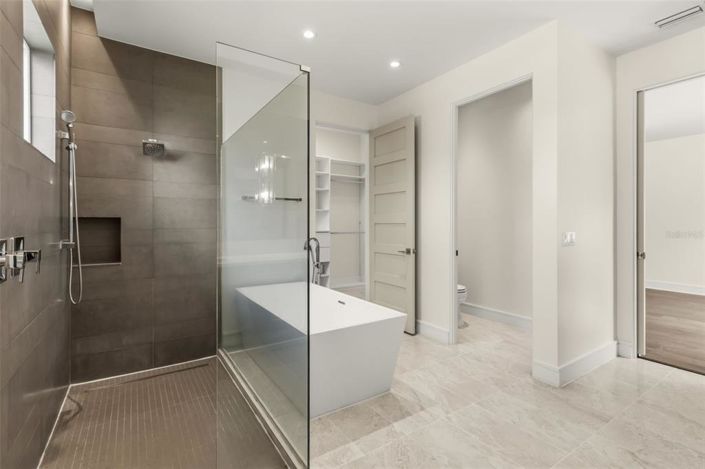 Image No.18-5 Bed House for sale