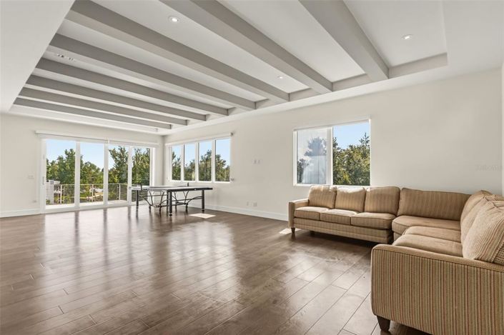 Image No.22-5 Bed House for sale