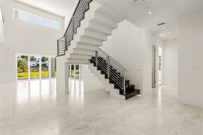 Image No.7-5 Bed House for sale