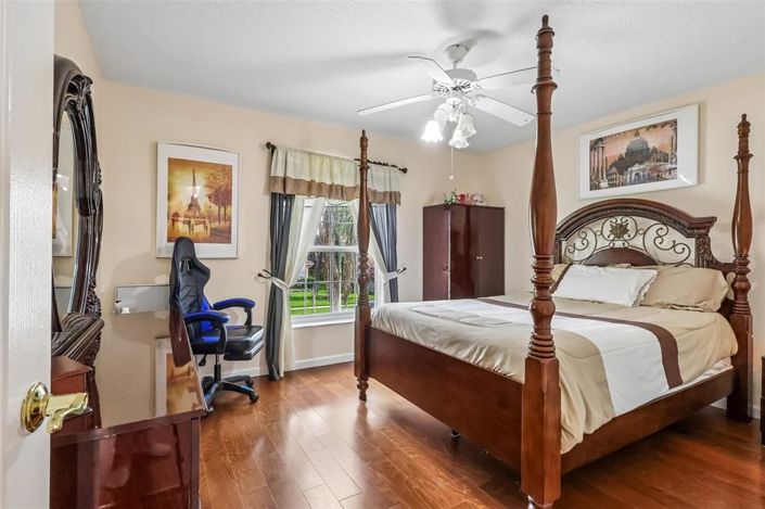 Image No.19-4 Bed House for sale