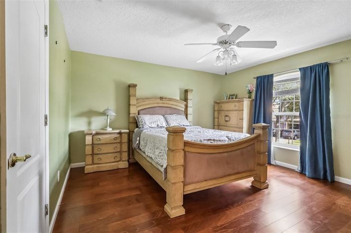 Image No.20-4 Bed House for sale