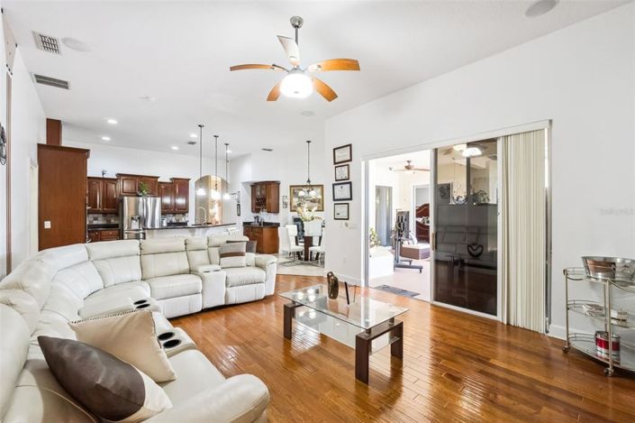 Image No.18-5 Bed House for sale