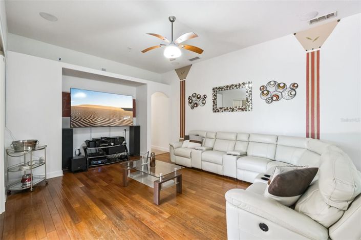 Image No.19-5 Bed House for sale
