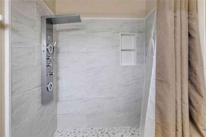 Image No.17-3 Bed House for sale