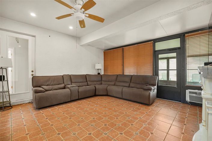 Image No.18-4 Bed House for sale
