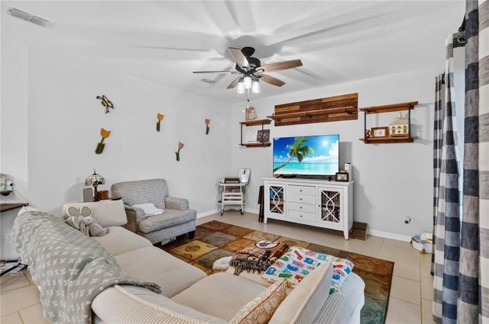 Image No.11-3 Bed House for sale