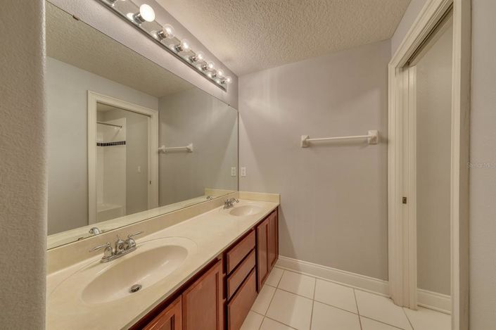 Image No.30-4 Bed Townhouse for sale