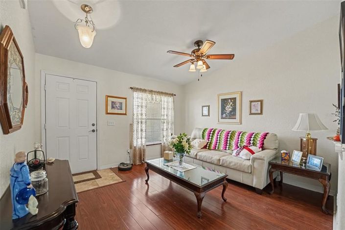 Image No.4-3 Bed House for sale