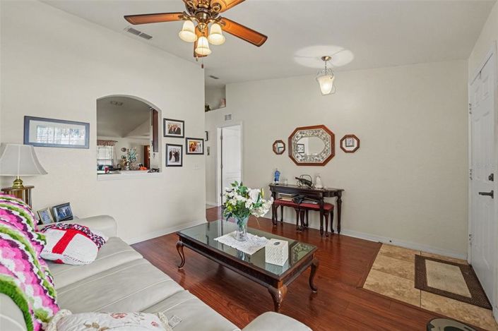 Image No.6-3 Bed House for sale