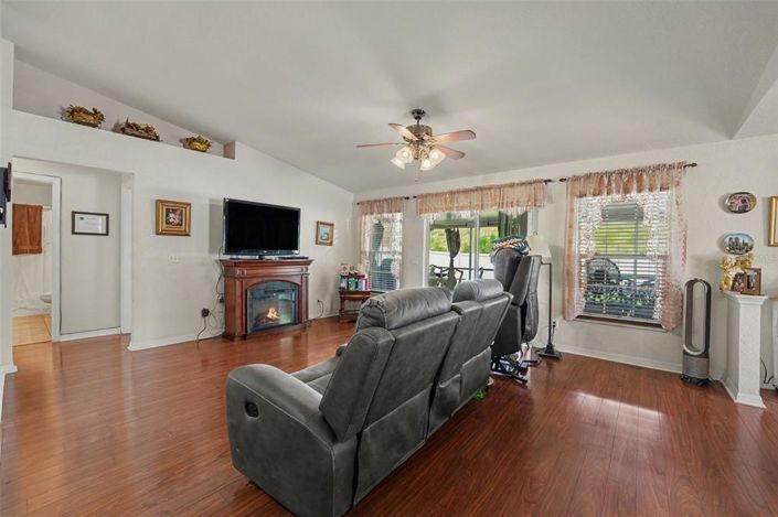 Image No.7-3 Bed House for sale