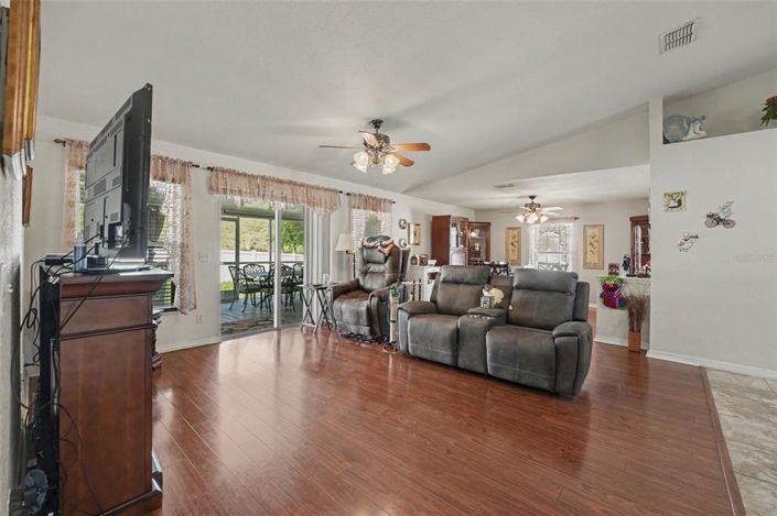 Image No.8-3 Bed House for sale