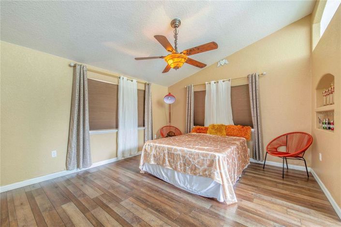 Image No.15-4 Bed House for sale