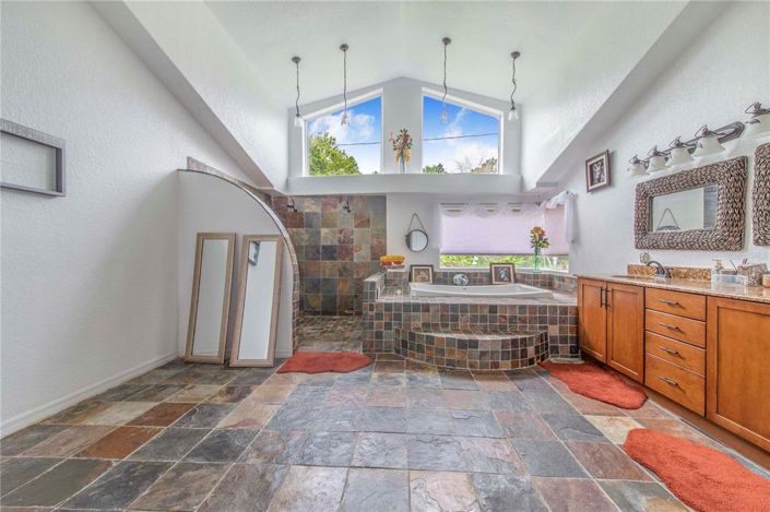 Image No.17-4 Bed House for sale
