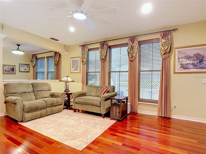 Image No.10-5 Bed House for sale