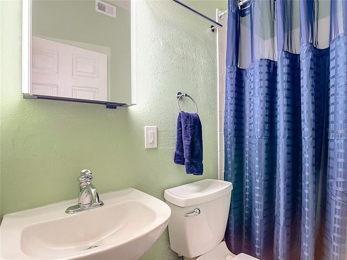 Image No.8-5 Bed House for sale