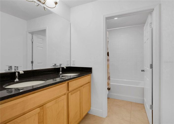 Image No.21-5 Bed House for sale