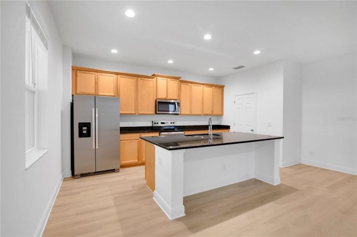 Image No.8-5 Bed House for sale