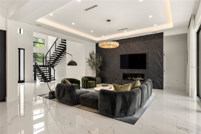 Image No.13-6 Bed House for sale
