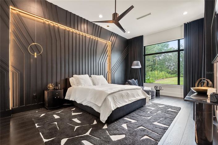 Image No.18-6 Bed House for sale