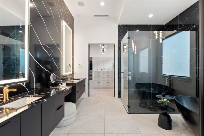 Image No.21-6 Bed House for sale