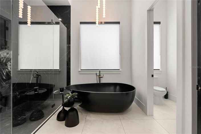Image No.23-6 Bed House for sale