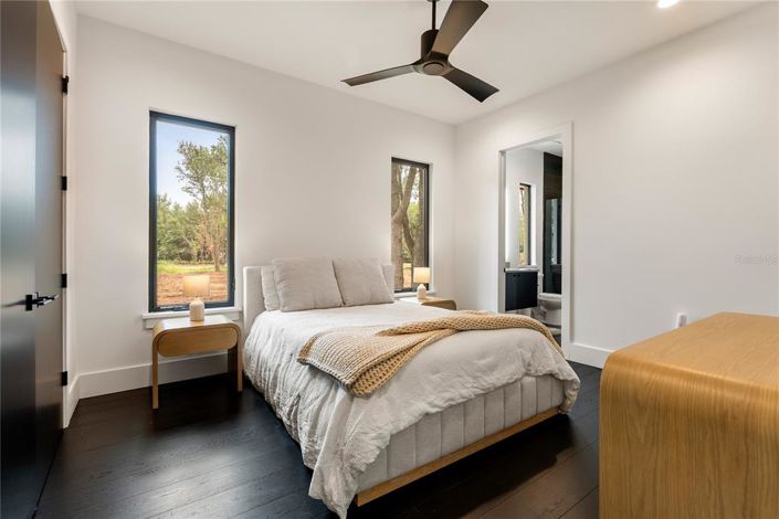 Image No.25-6 Bed House for sale
