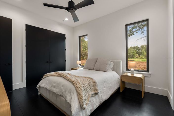 Image No.26-6 Bed House for sale