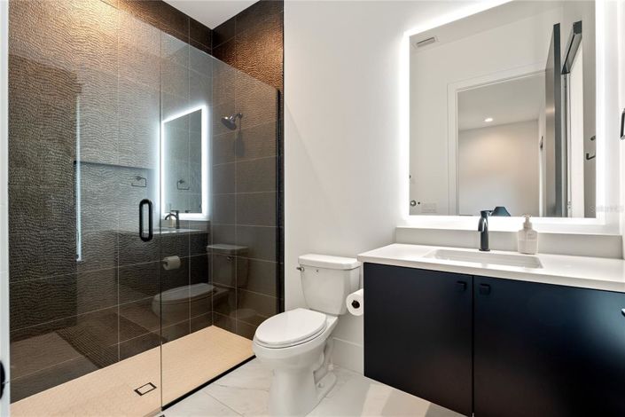 Image No.27-6 Bed House for sale
