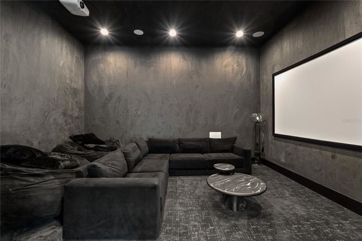 Image No.33-6 Bed House for sale