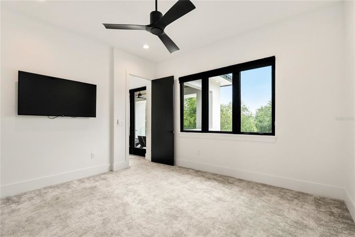 Image No.39-6 Bed House for sale